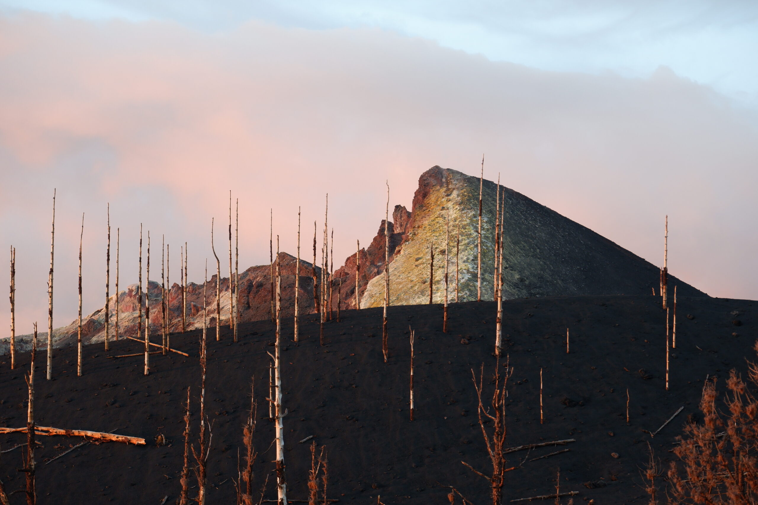 Nuevo volcán Tajogaite al atardecer